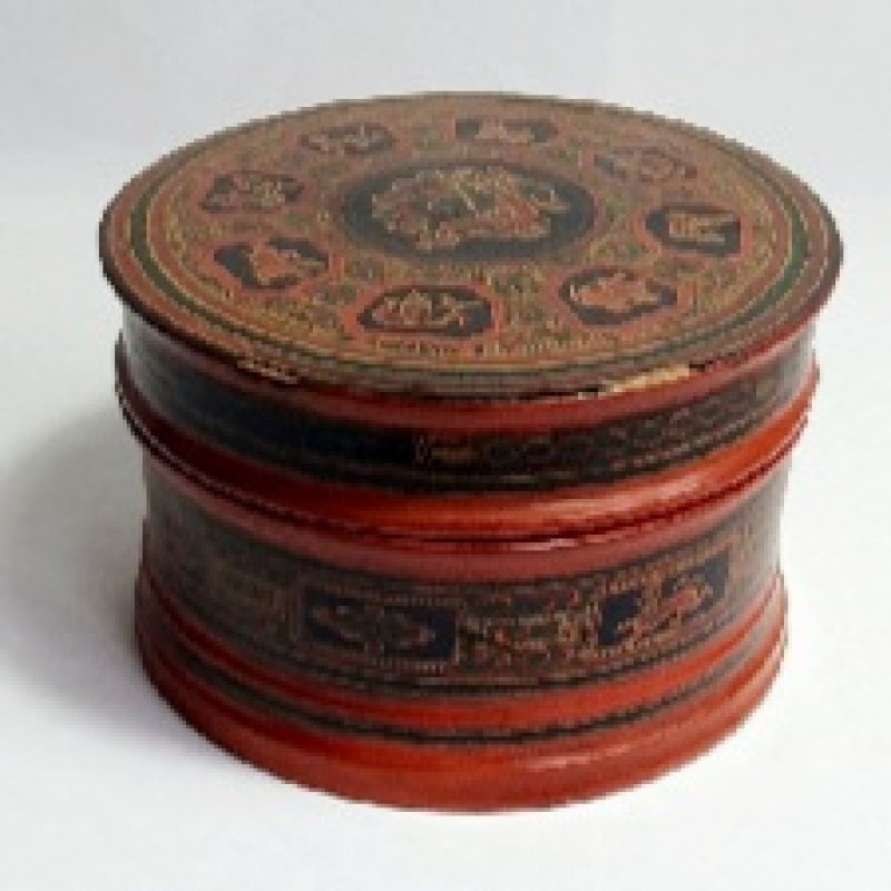 Aziatische lak doos met afbeelding dieren